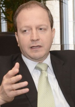 Dr. Carlos Fernández