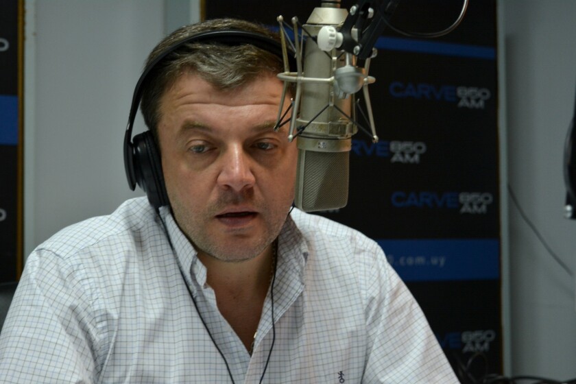 Martín Olaverry en conducción de Valor Agregado en Radio Carve 850 AM en Uruguay